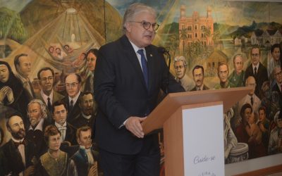 Atribuição medalha Dante Pazzanese ao professor Fausto Pinto